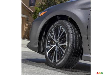The new Advan Ascend LX tire from Yokohama is a perfect example of a high-quality replacement tire. It’s available in most sizes for passenger cars, vans, crossover vans and others.